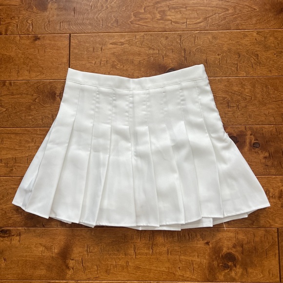 White Pleated Tennis Skirt - Picture 3 of 4
